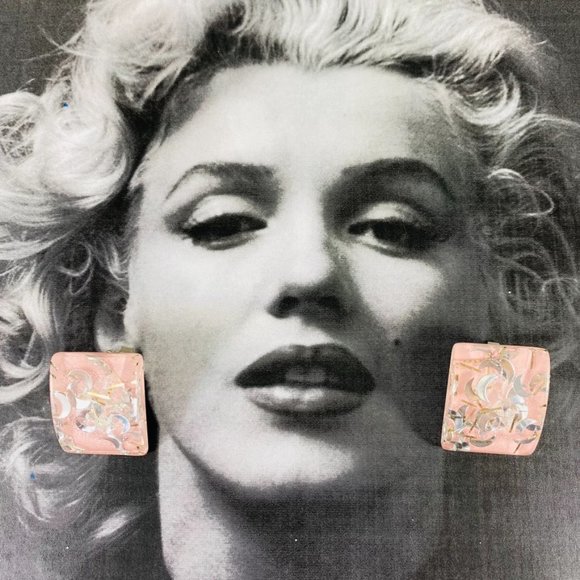 Vintage baby pink and silver moon confetti lucite clip on earrings - Picture 4 of 4